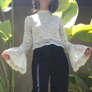 White lace flare sleeve cropped top